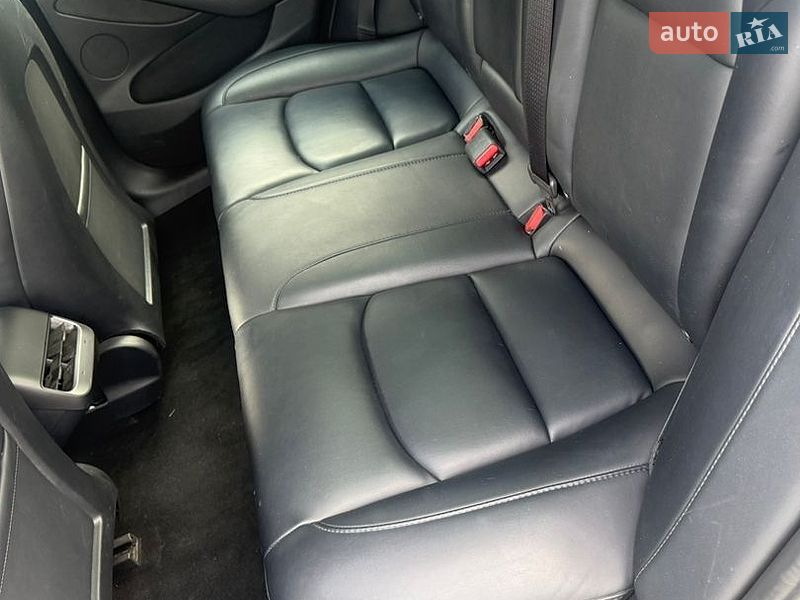Седан Tesla Model 3 2022 в Львове