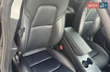 Седан Tesla Model 3 2022 в Львове
