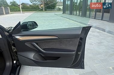 Седан Tesla Model 3 2022 в Львове