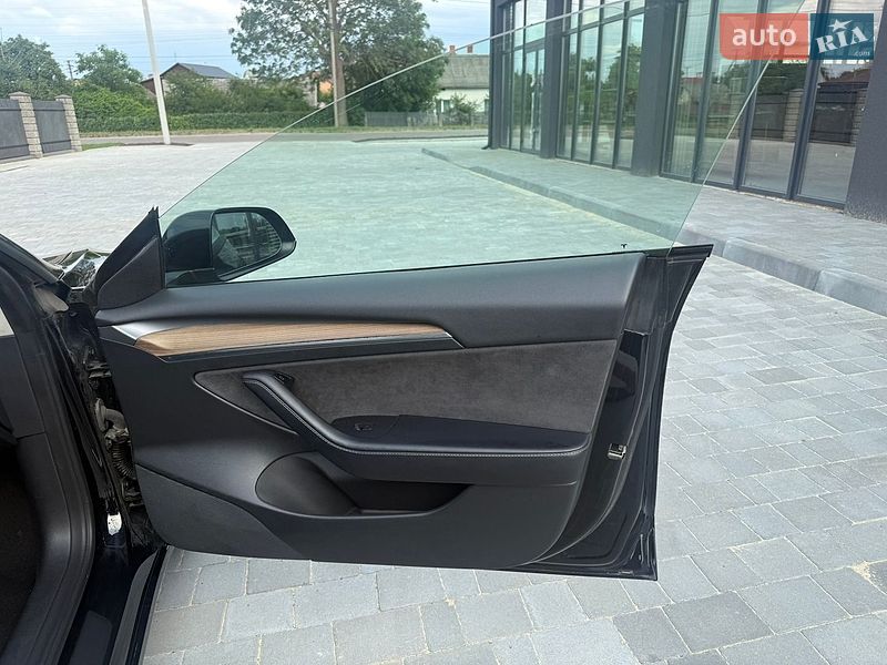 Седан Tesla Model 3 2022 в Львове