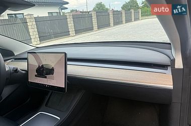 Седан Tesla Model 3 2022 в Львове