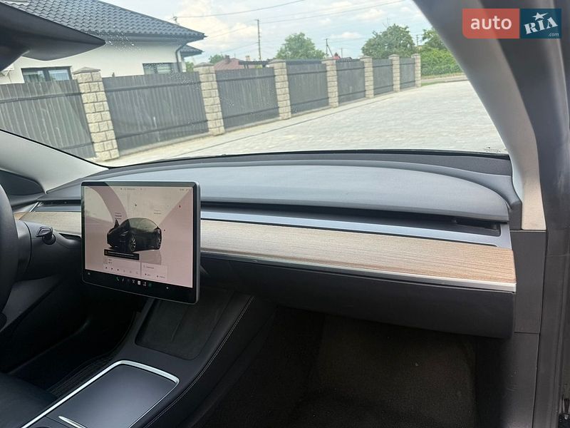 Седан Tesla Model 3 2022 в Львове