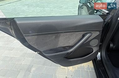 Седан Tesla Model 3 2022 в Львове