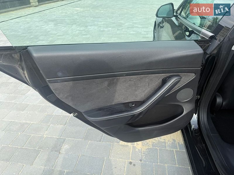Седан Tesla Model 3 2022 в Львове