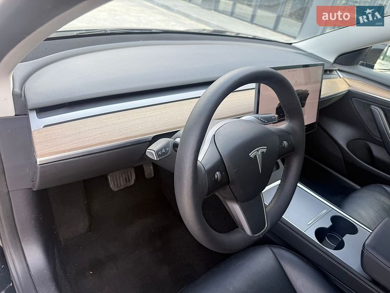 Седан Tesla Model 3 2022 в Львове