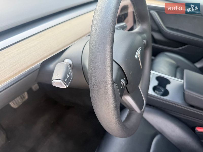 Седан Tesla Model 3 2022 в Львове
