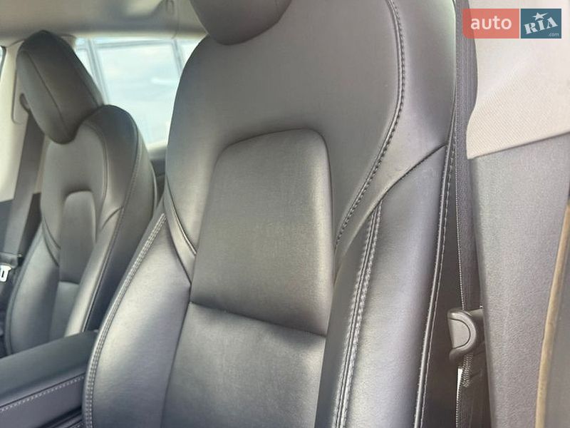 Седан Tesla Model 3 2022 в Львове