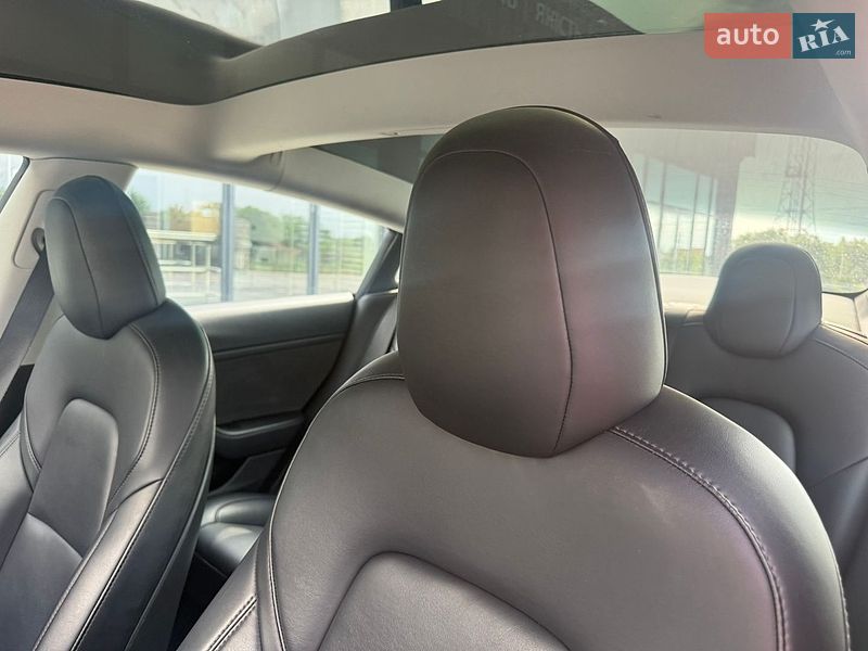Седан Tesla Model 3 2022 в Львове
