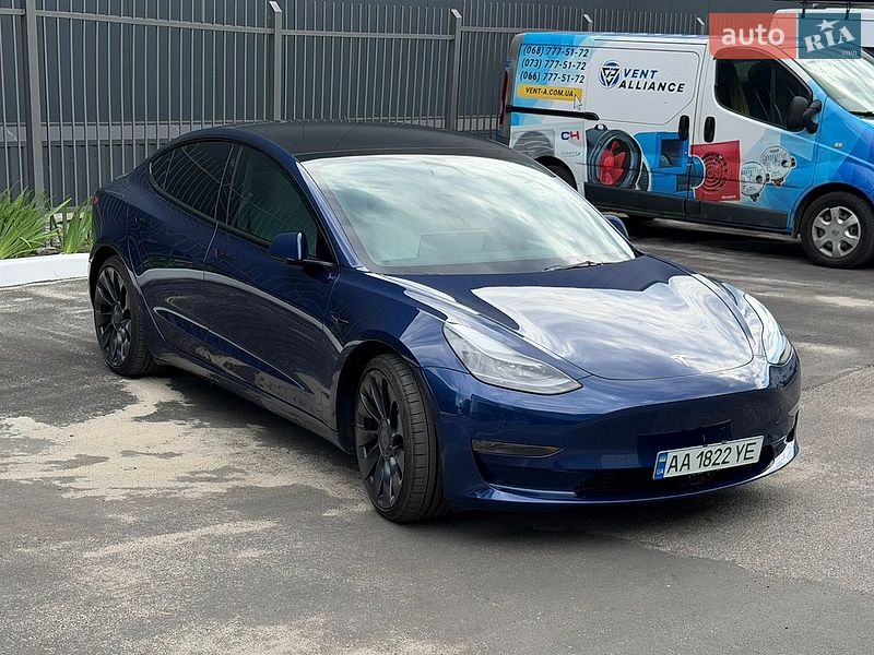 Седан Tesla Model 3 2023 в Киеве
