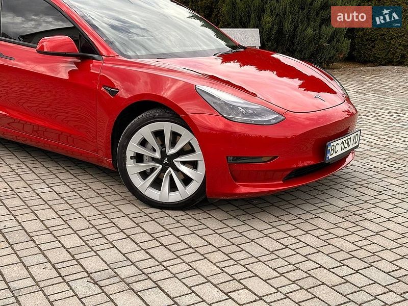 Седан Tesla Model 3 2023 в Самборе