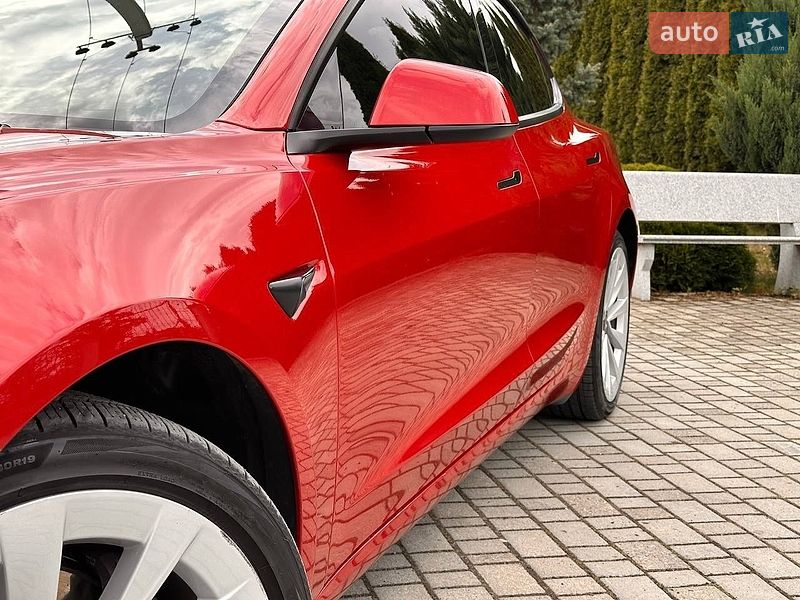 Седан Tesla Model 3 2023 в Самборе