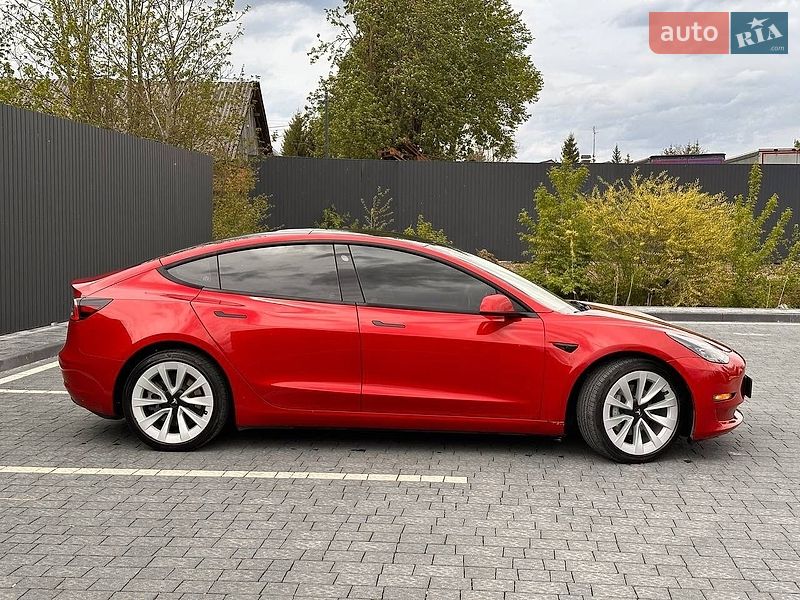 Седан Tesla Model 3 2023 в Самборе