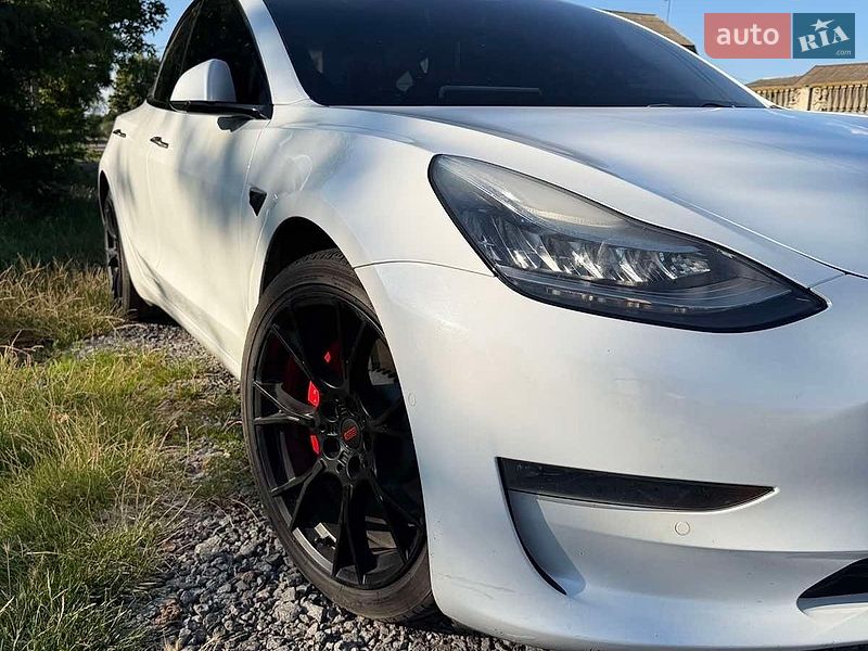 Седан Tesla Model 3 2019 в Чорноморську