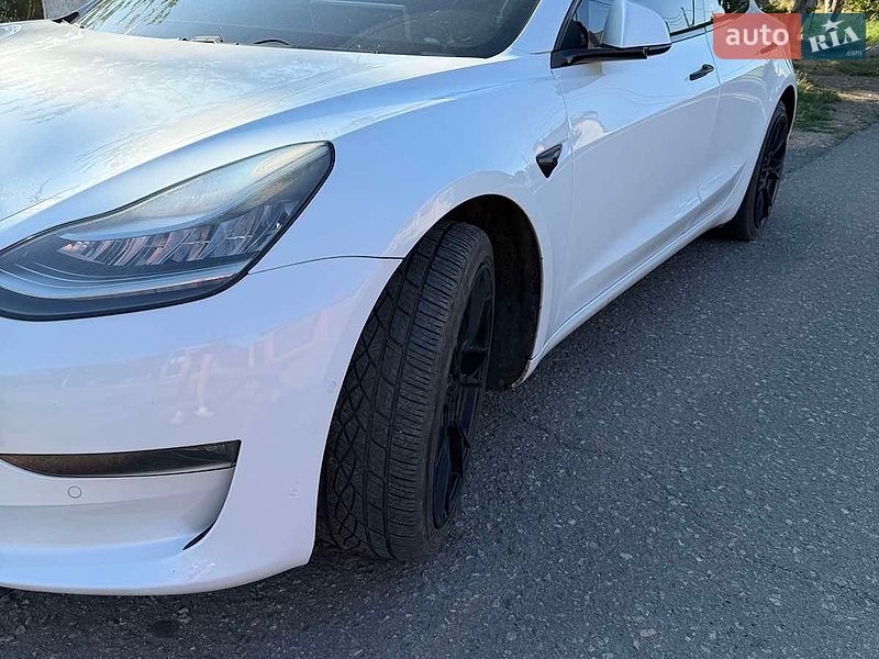 Седан Tesla Model 3 2019 в Чорноморську
