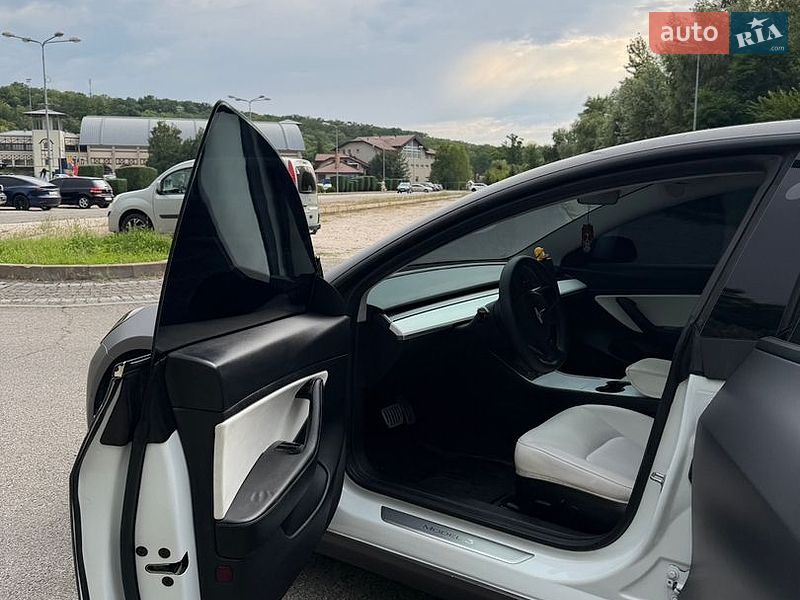 Седан Tesla Model 3 2020 в Днепре
