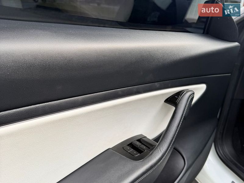 Седан Tesla Model 3 2020 в Днепре