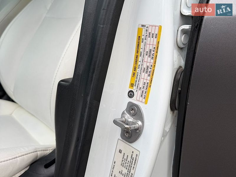 Седан Tesla Model 3 2020 в Днепре