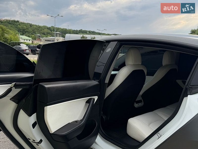 Седан Tesla Model 3 2020 в Днепре