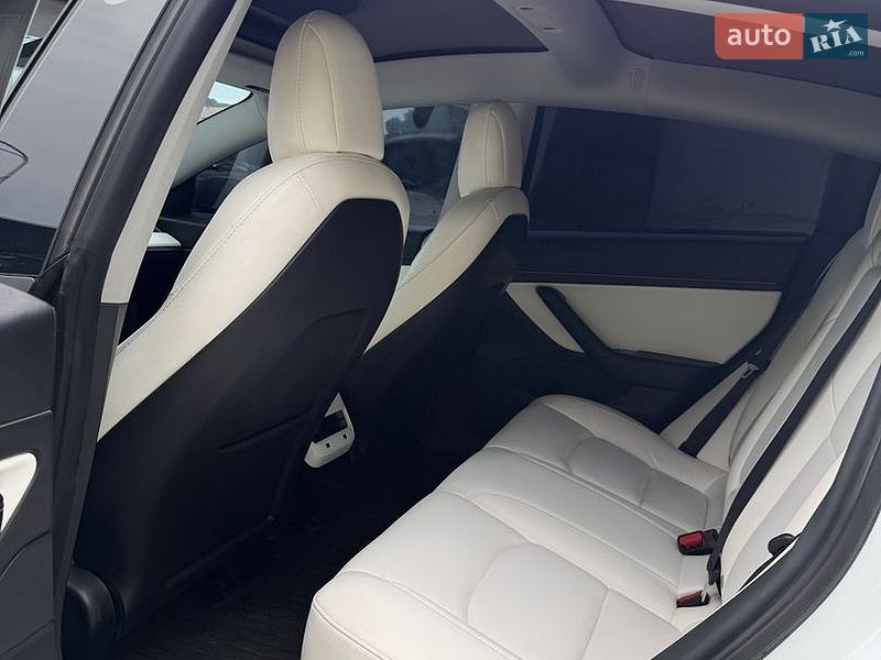 Седан Tesla Model 3 2020 в Днепре