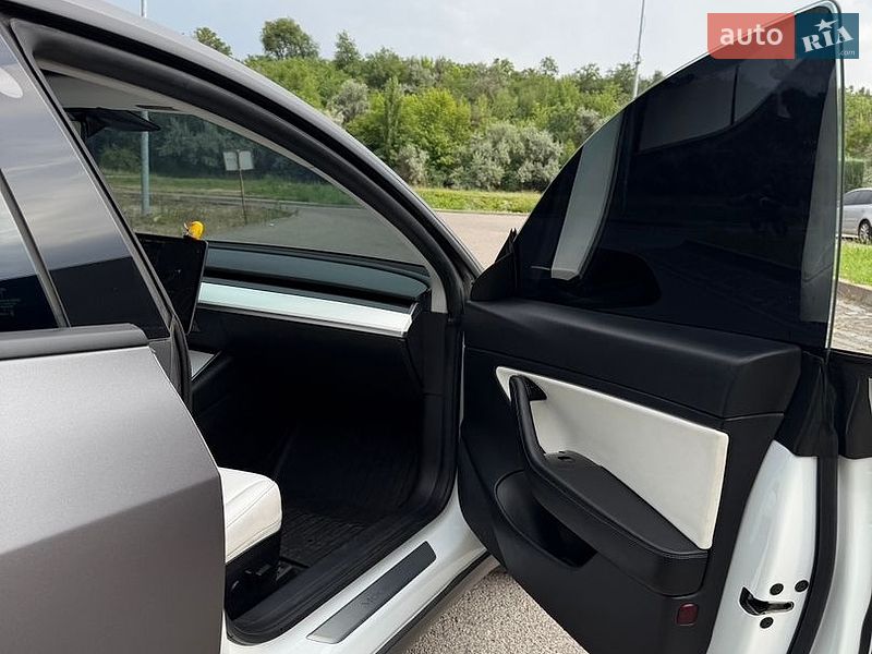 Седан Tesla Model 3 2020 в Днепре
