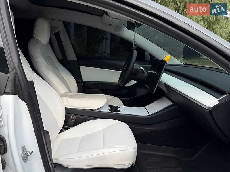 Седан Tesla Model 3 2020 в Днепре
