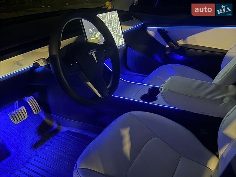 Седан Tesla Model 3 2020 в Днепре