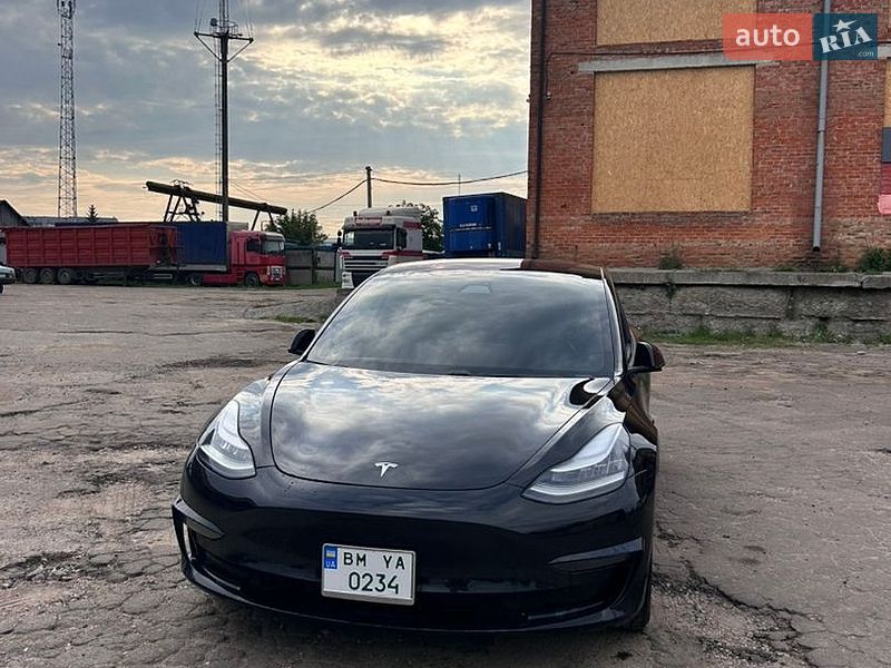 Седан Tesla Model 3 2018 в Сумах
