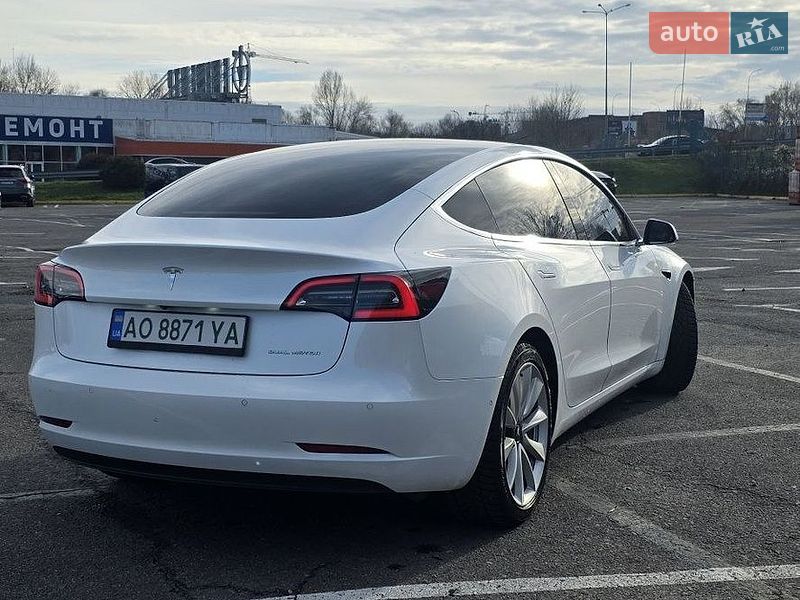 Седан Tesla Model 3 2019 в Львові