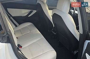 Седан Tesla Model 3 2019 в Львові