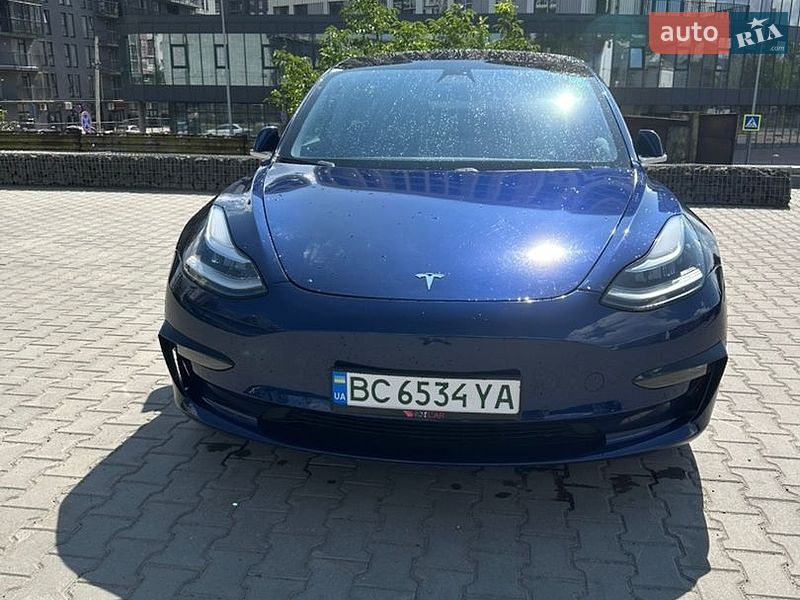 Седан Tesla Model 3 2019 в Львове