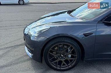 Седан Tesla Model 3 2021 в Сумах