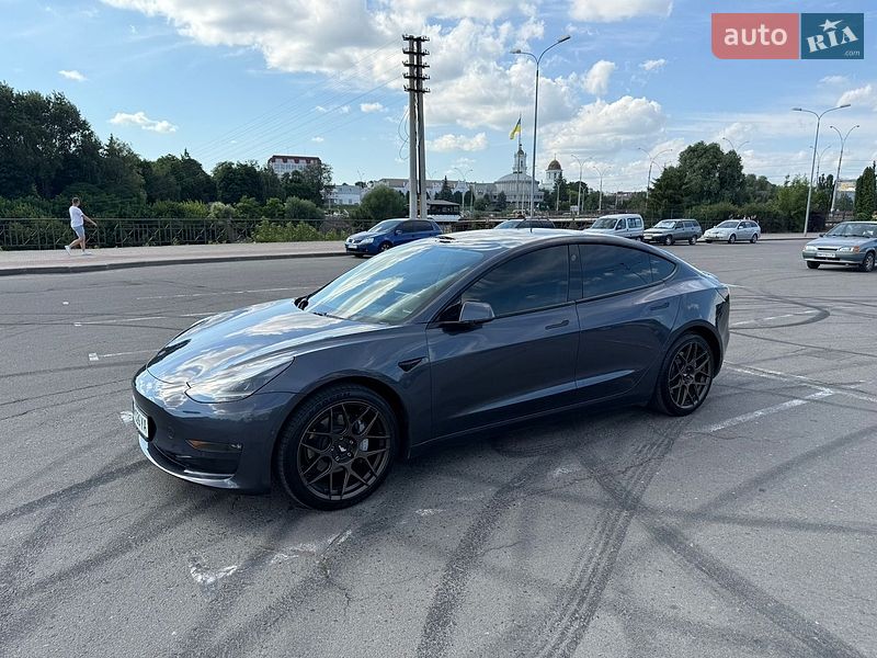 Седан Tesla Model 3 2021 в Сумах
