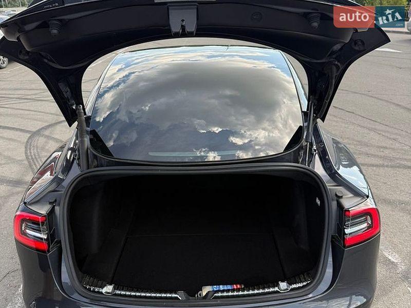 Седан Tesla Model 3 2021 в Сумах