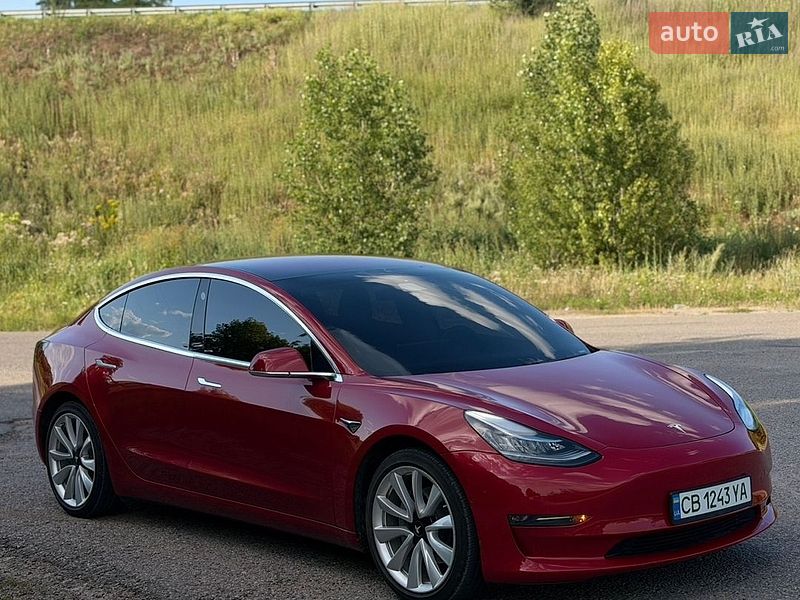 Седан Tesla Model 3 2018 в Пирятині