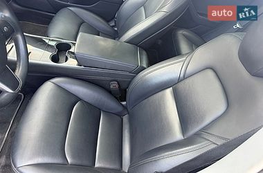 Седан Tesla Model 3 2018 в Пирятині
