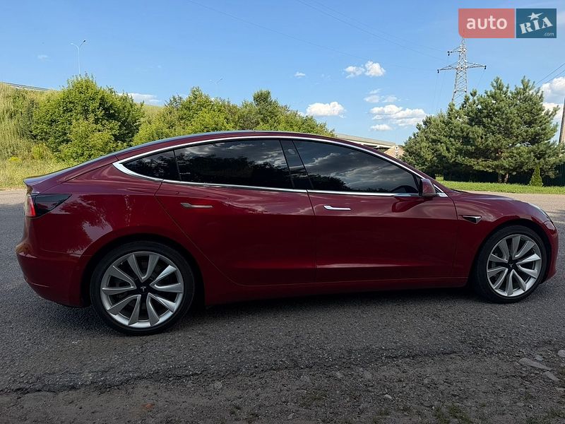 Седан Tesla Model 3 2018 в Пирятині