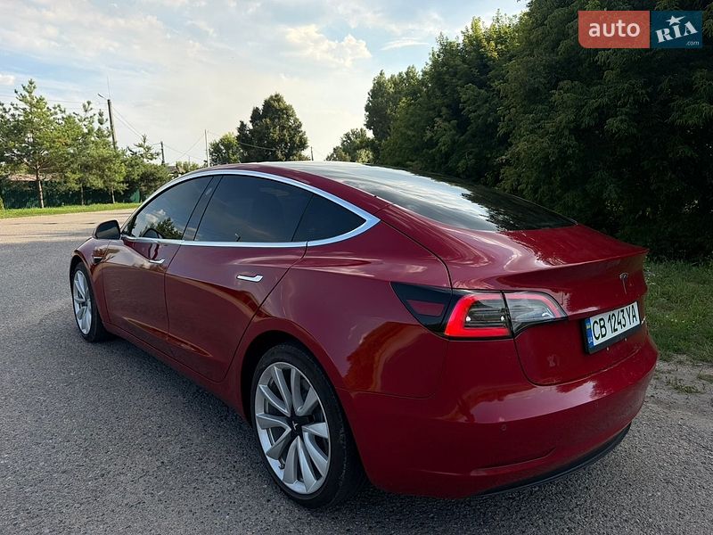 Седан Tesla Model 3 2018 в Пирятині
