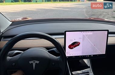Седан Tesla Model 3 2018 в Пирятині