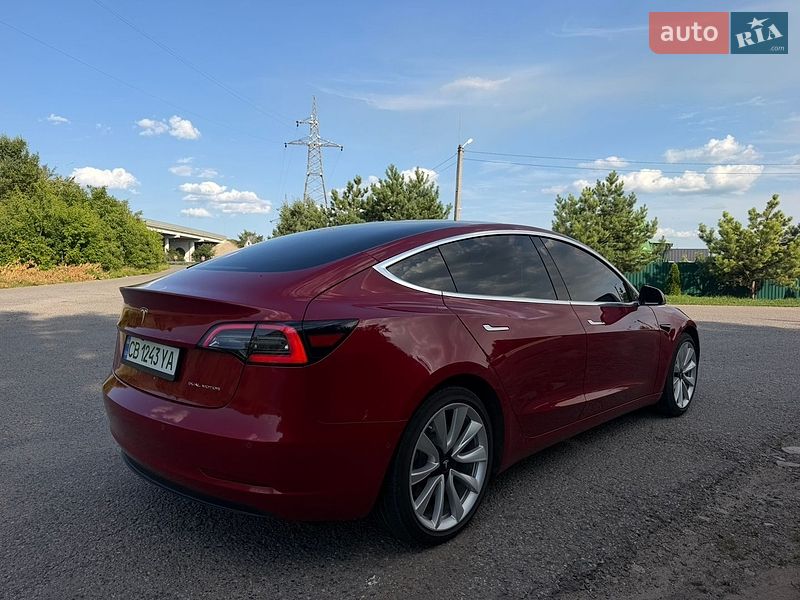 Седан Tesla Model 3 2018 в Пирятині