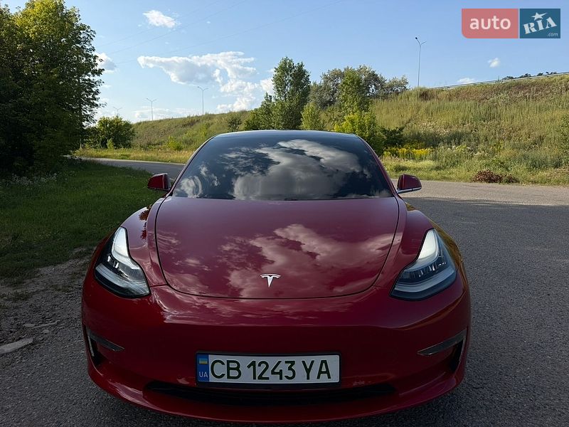 Седан Tesla Model 3 2018 в Пирятині