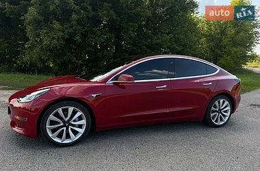 Седан Tesla Model 3 2018 в Пирятині