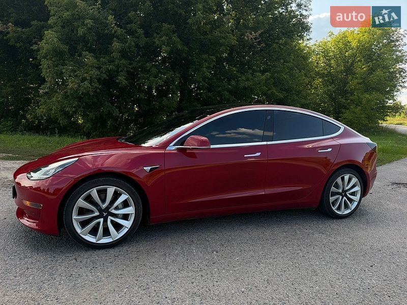 Седан Tesla Model 3 2018 в Пирятині