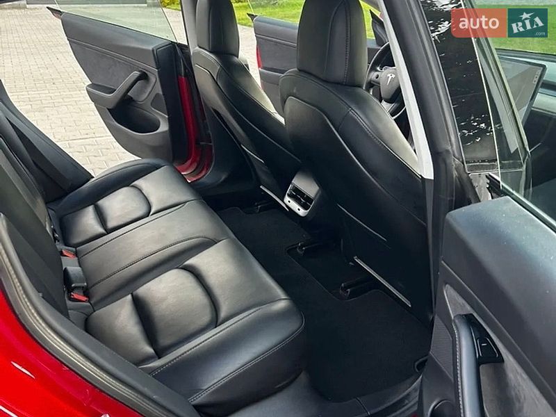 Седан Tesla Model 3 2018 в Пирятині