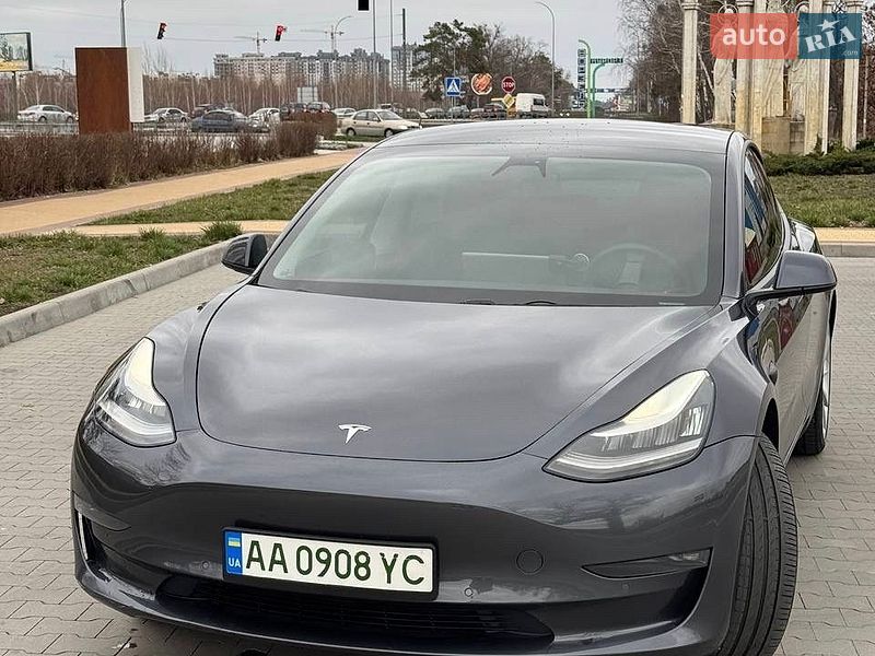 Седан Tesla Model 3 2019 в Киеве