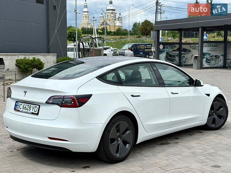 Седан Tesla Model 3 2023 в Львове