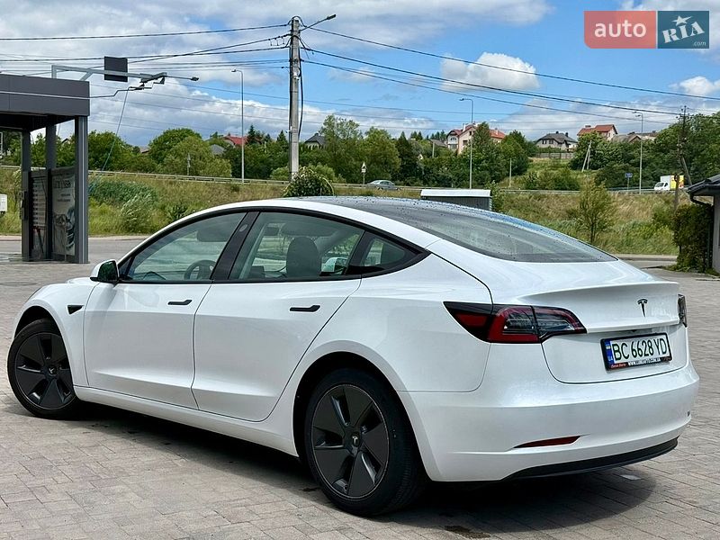 Седан Tesla Model 3 2023 в Львові