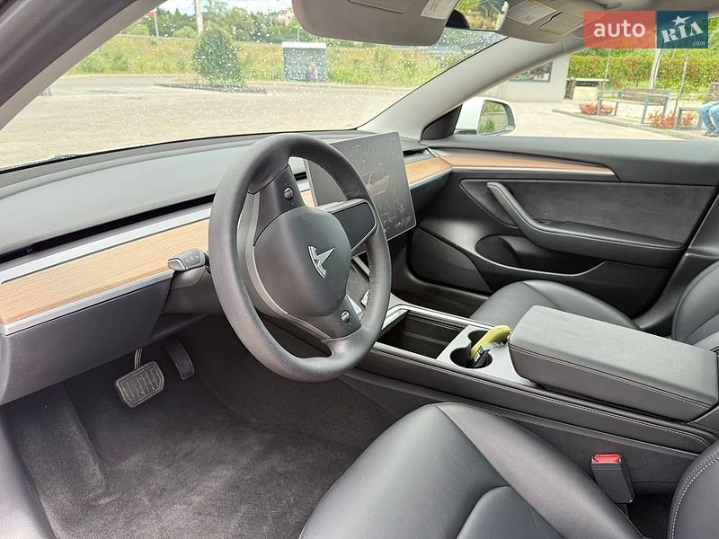 Седан Tesla Model 3 2023 в Львові