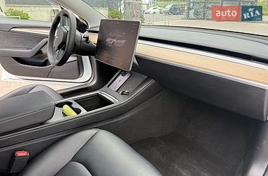Седан Tesla Model 3 2023 в Львові