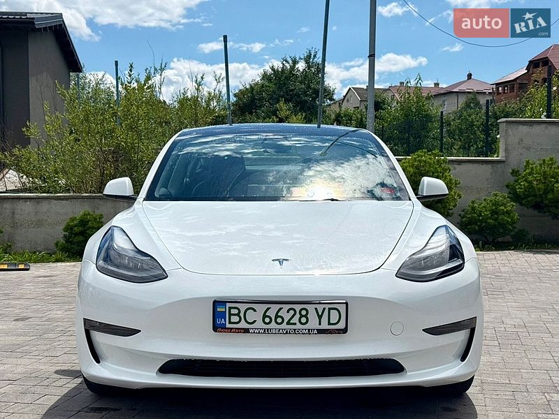Седан Tesla Model 3 2023 в Львові