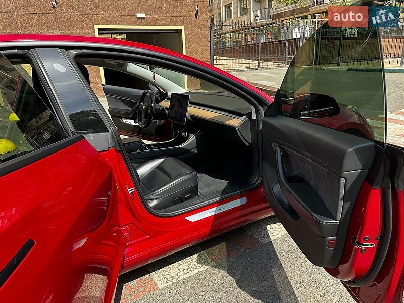 Седан Tesla Model 3 2018 в Одессе